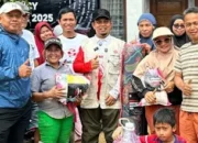 Peduli Korban Banjir Bandang Ketua DPRD Padang Serahkan Bantuan