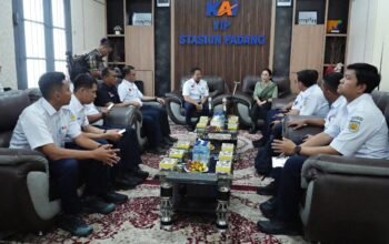 Cepat Tanggap Darurat Bencana Rieke Diah Pitaloka Berikan Apresiasi Terhadap KAI Divre II Sumbar