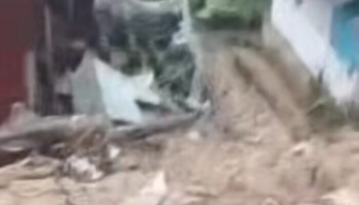 Pagambiran Ampalu Nan XX Kota Padang Langsor Warga Sekitar Dibuat Panik